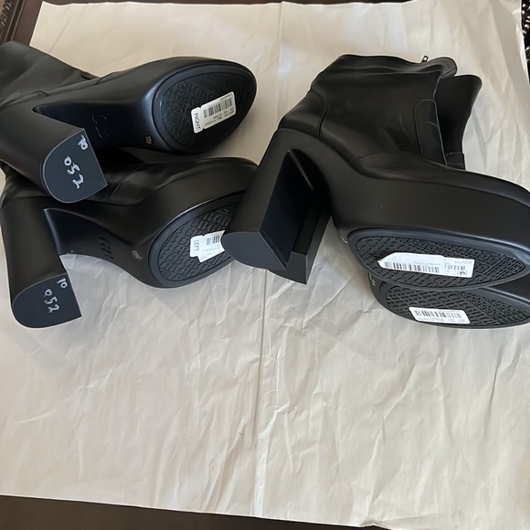 GB
Levi Tate Leather Platform Mid Boots - Picture 11 of 12